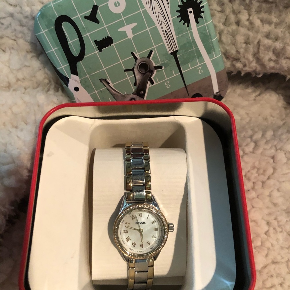 Ladies Fossil watch - Picture 3 of 5